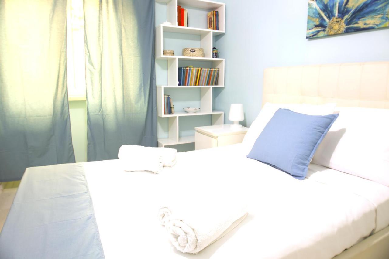 Hostly - Vittoria House - Near The Center With Private Parking Apartment Naples Exterior photo