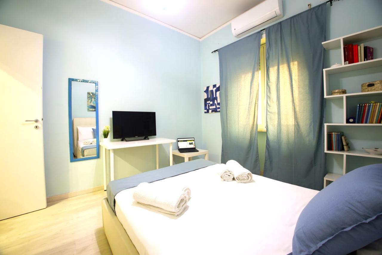 Hostly - Vittoria House - Near The Center With Private Parking Apartment Naples Exterior photo