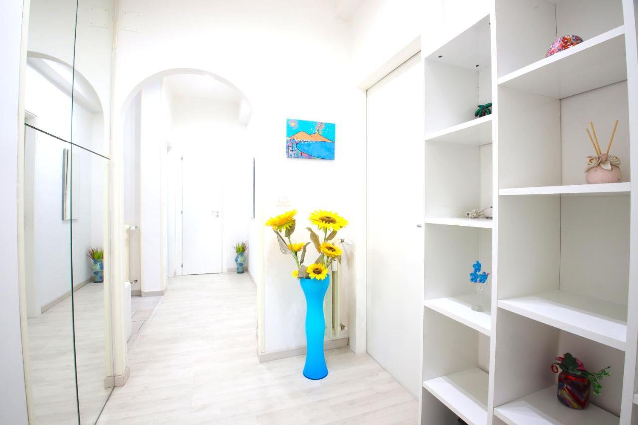 Hostly - Vittoria House - Near The Center With Private Parking Apartment Naples Exterior photo