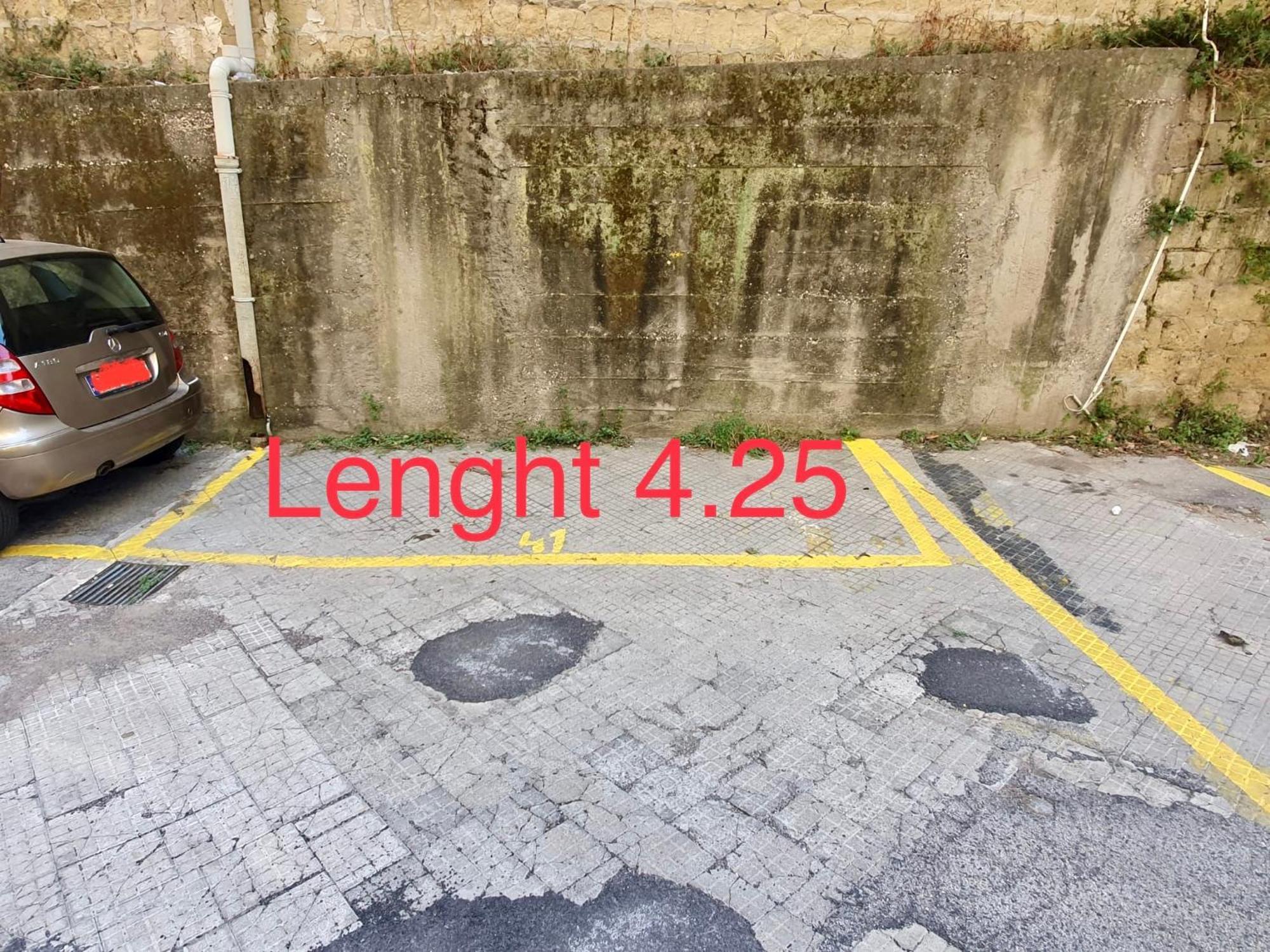 Hostly - Vittoria House - Near The Center With Private Parking Apartment Naples Exterior photo