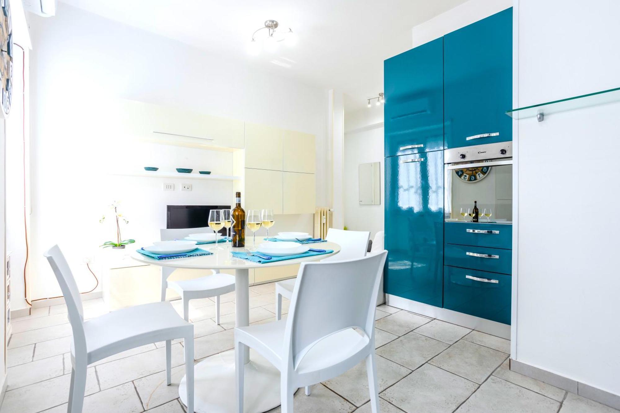 Hostly - Vittoria House - Near The Center With Private Parking Apartment Naples Exterior photo